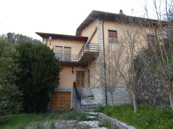 casa indipendente in vendita a Molazzana