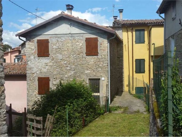 casa indipendente in vendita a Molazzana in zona Sassi