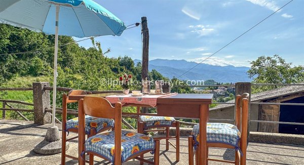 casa indipendente in vendita a Molazzana in zona Sassi