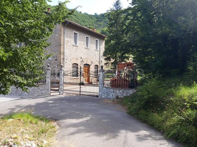 casa indipendente in vendita a Molazzana