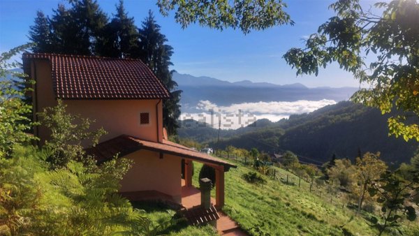 casale in vendita a Molazzana in zona Eglio