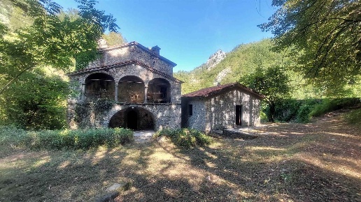 casa indipendente in vendita a Molazzana