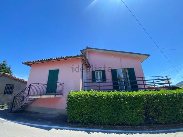 casa indipendente in vendita a Molazzana in zona Sassi