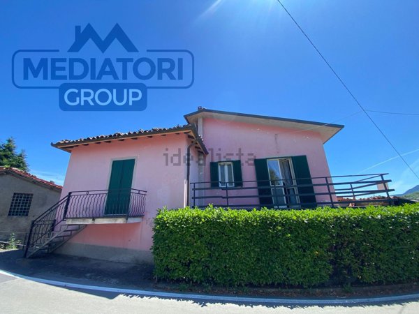 casa indipendente in vendita a Molazzana in zona Sassi