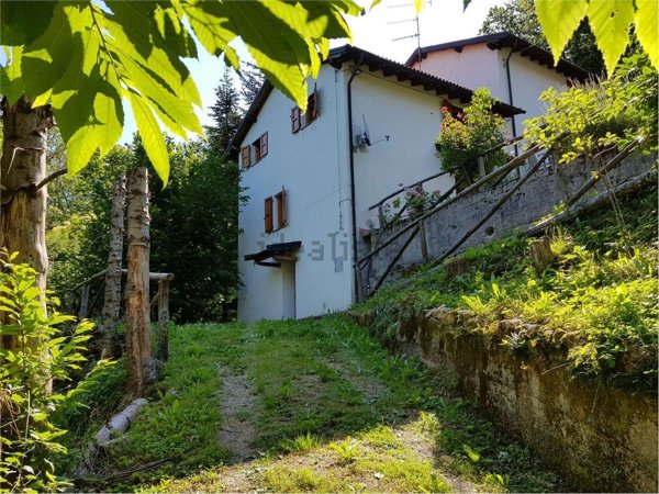 casa indipendente in vendita a Molazzana