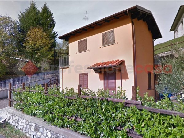 casa indipendente in vendita a Molazzana in zona Cascio