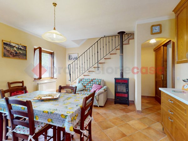 casa indipendente in vendita a Molazzana in zona Cascio