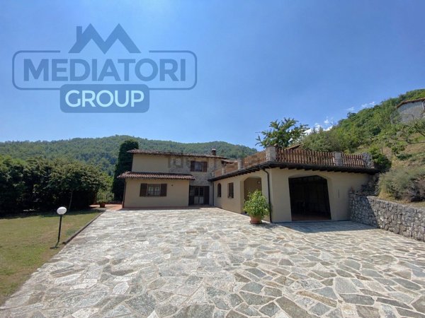 casa indipendente in vendita a Molazzana