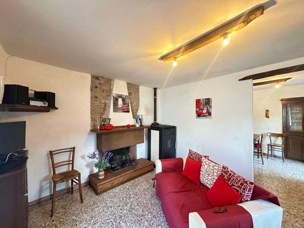 intera palazzina in vendita a Molazzana in zona Sassi