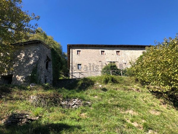 casa indipendente in vendita a Molazzana in zona Brucciano