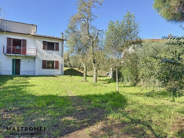 casa indipendente in vendita a Montecarlo