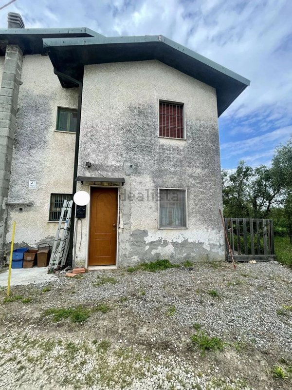 casa indipendente in vendita a Montecarlo