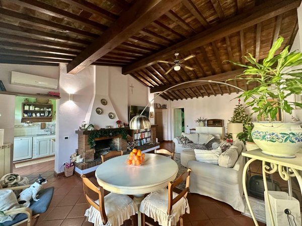 casa indipendente in vendita a Montecarlo