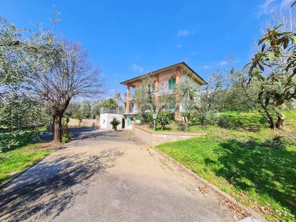 casa indipendente in vendita a Montecarlo