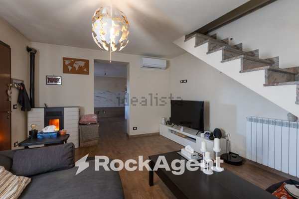 casa indipendente in vendita a Montecarlo