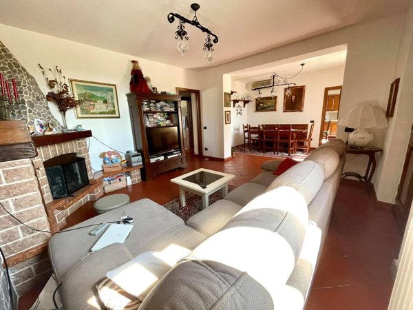 casa indipendente in vendita a Montecarlo
