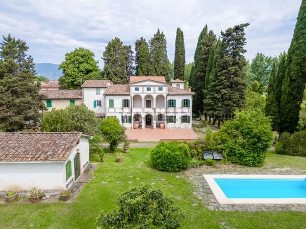 casa indipendente in vendita a Montecarlo