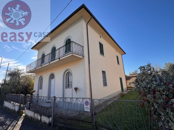 casa indipendente in vendita a Montecarlo