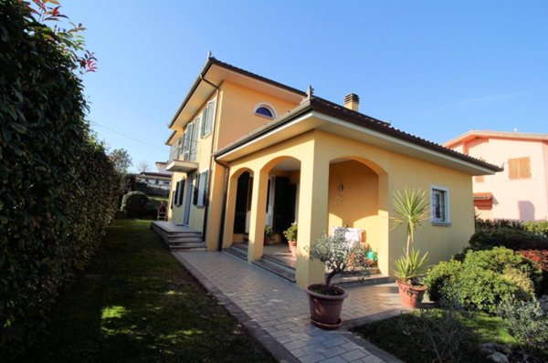 casa indipendente in vendita a Montecarlo