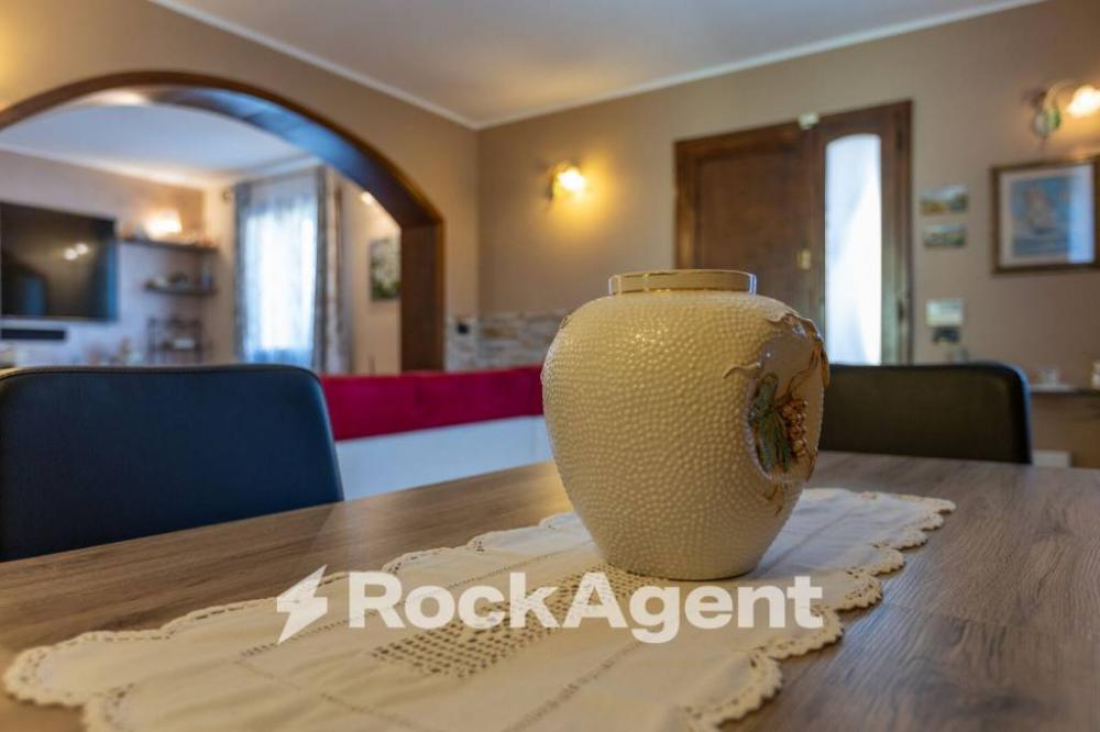 casa indipendente in vendita a Montecarlo