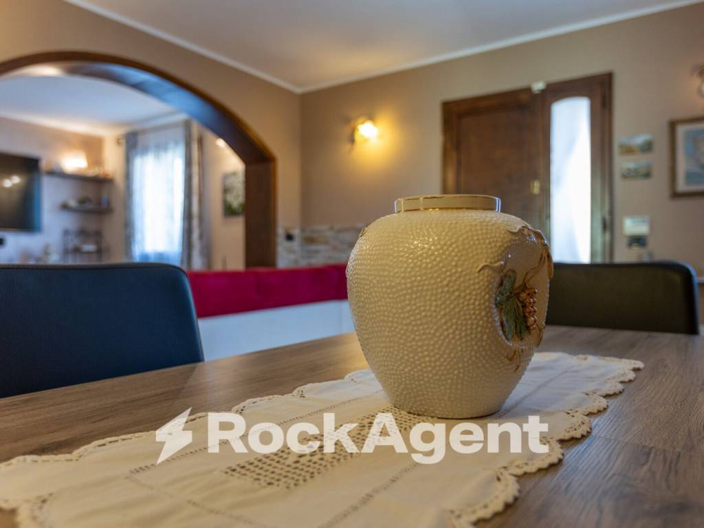 casa indipendente in vendita a Montecarlo