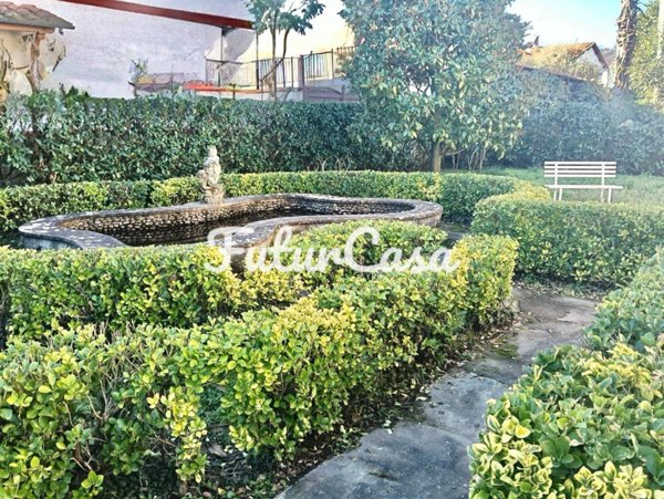 casa indipendente in vendita a Montecarlo