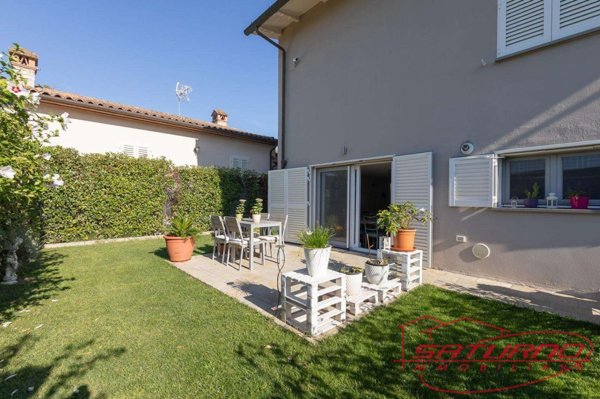 casa indipendente in vendita a Montecarlo