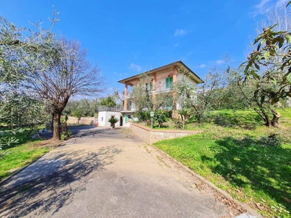 casa indipendente in vendita a Montecarlo