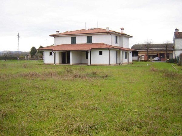 casa indipendente in vendita a Montecarlo