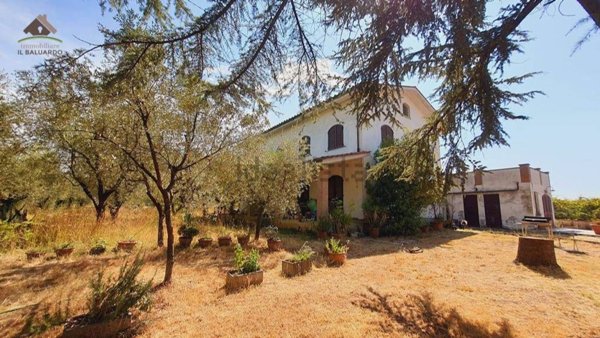 casa indipendente in vendita a Montecarlo