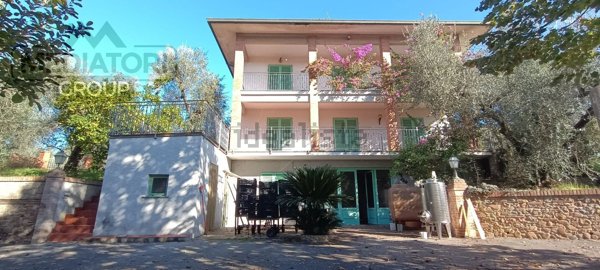 casa indipendente in vendita a Montecarlo