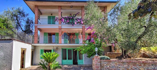casa indipendente in vendita a Montecarlo