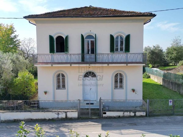 casa indipendente in vendita a Montecarlo