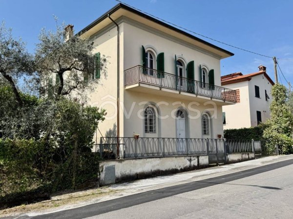 casa indipendente in vendita a Montecarlo
