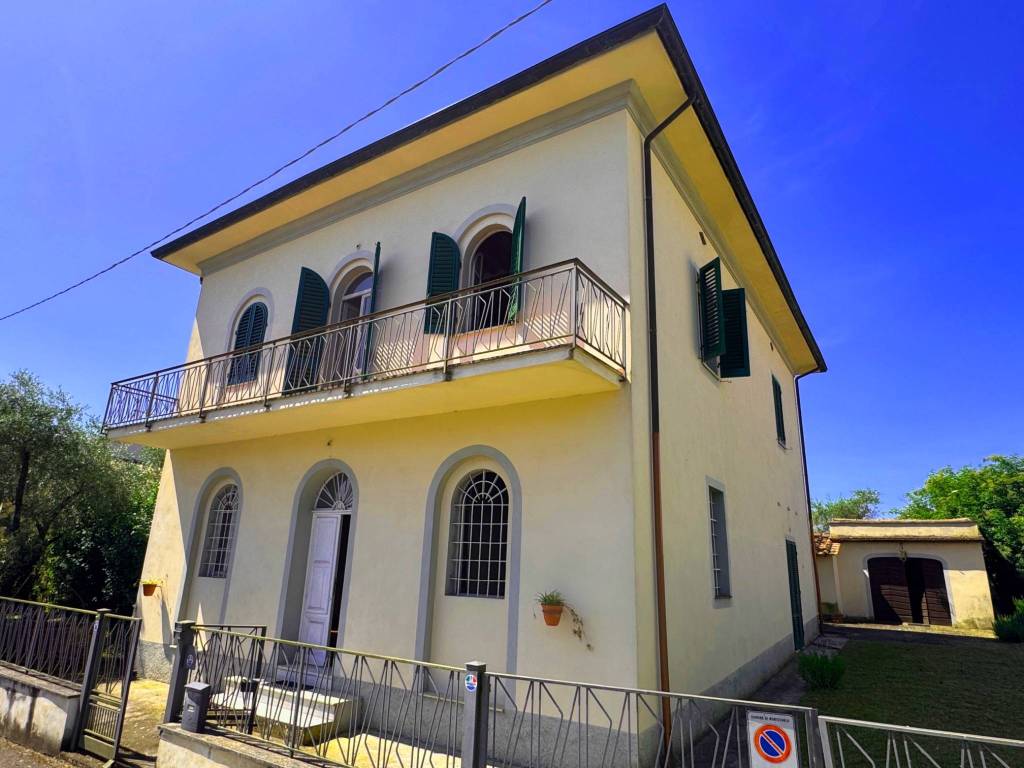 casa indipendente in vendita a Montecarlo