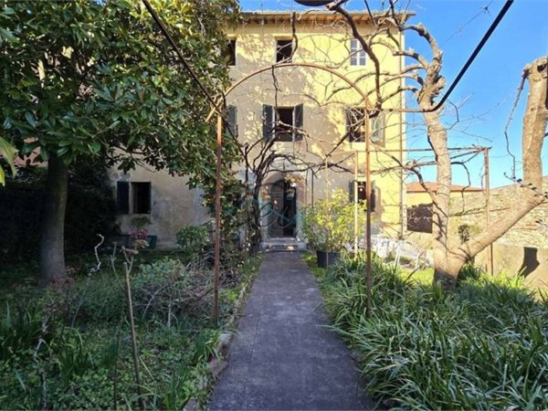 casa indipendente in vendita a Montecarlo