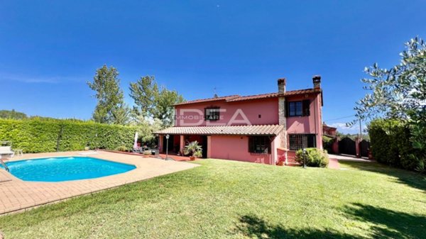 casa indipendente in vendita a Montecarlo