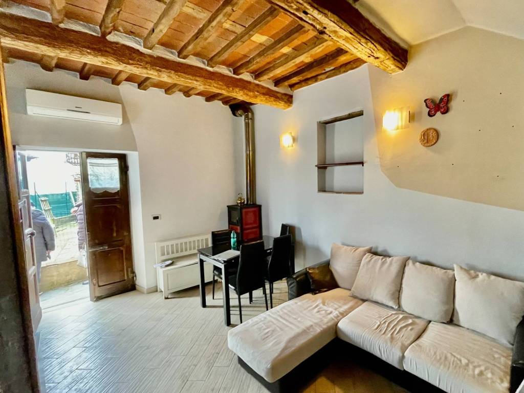 casa indipendente in vendita a Montecarlo