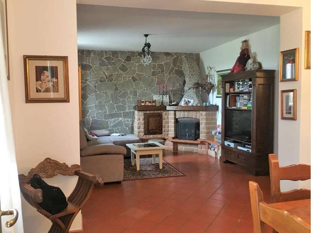 casa indipendente in vendita a Montecarlo