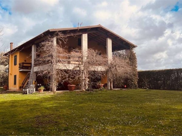 casa indipendente in vendita a Montecarlo