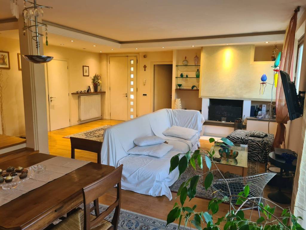 casa indipendente in vendita a Montecarlo