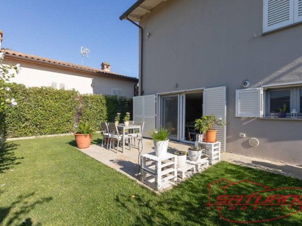 casa indipendente in vendita a Montecarlo