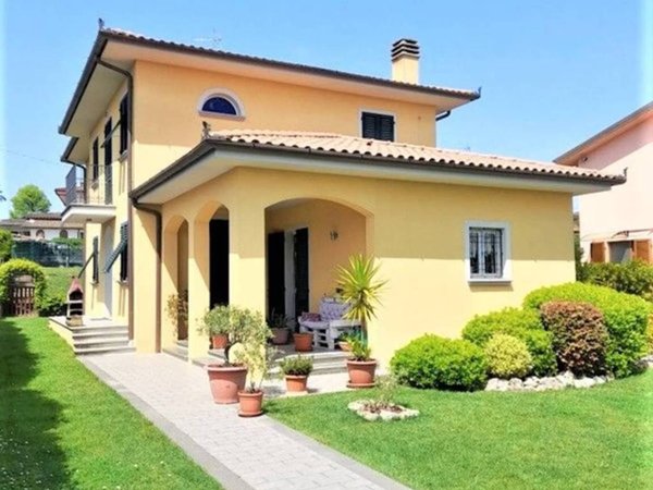 casa indipendente in vendita a Montecarlo