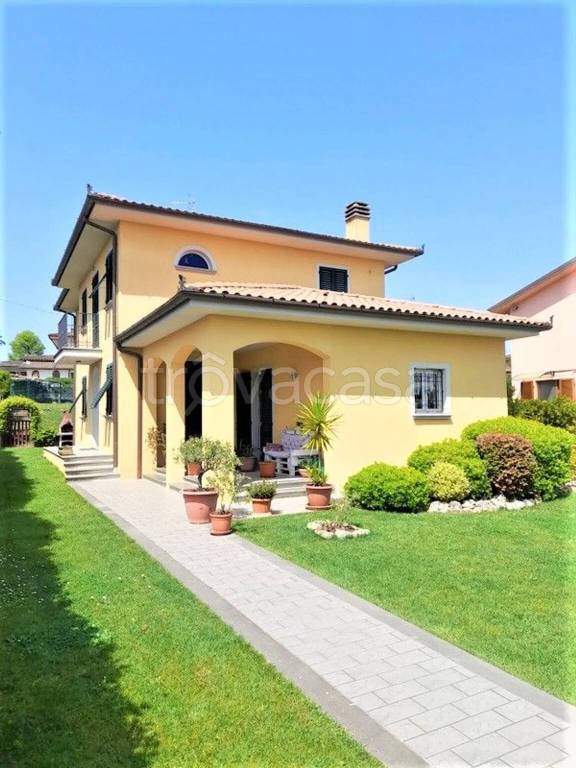casa indipendente in vendita a Montecarlo