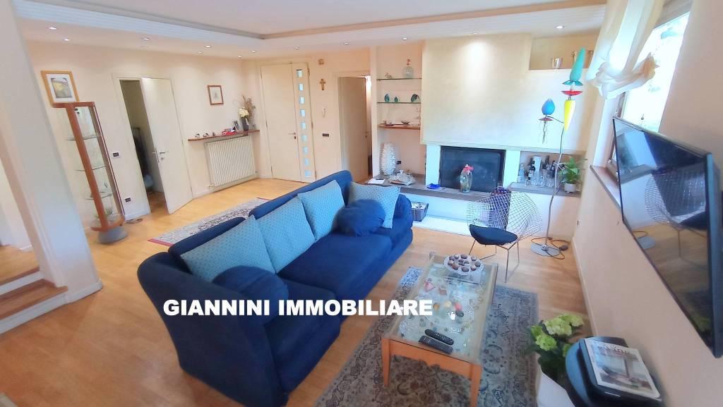 casa indipendente in vendita a Montecarlo
