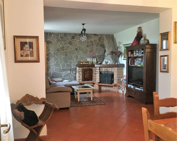 casa indipendente in vendita a Montecarlo