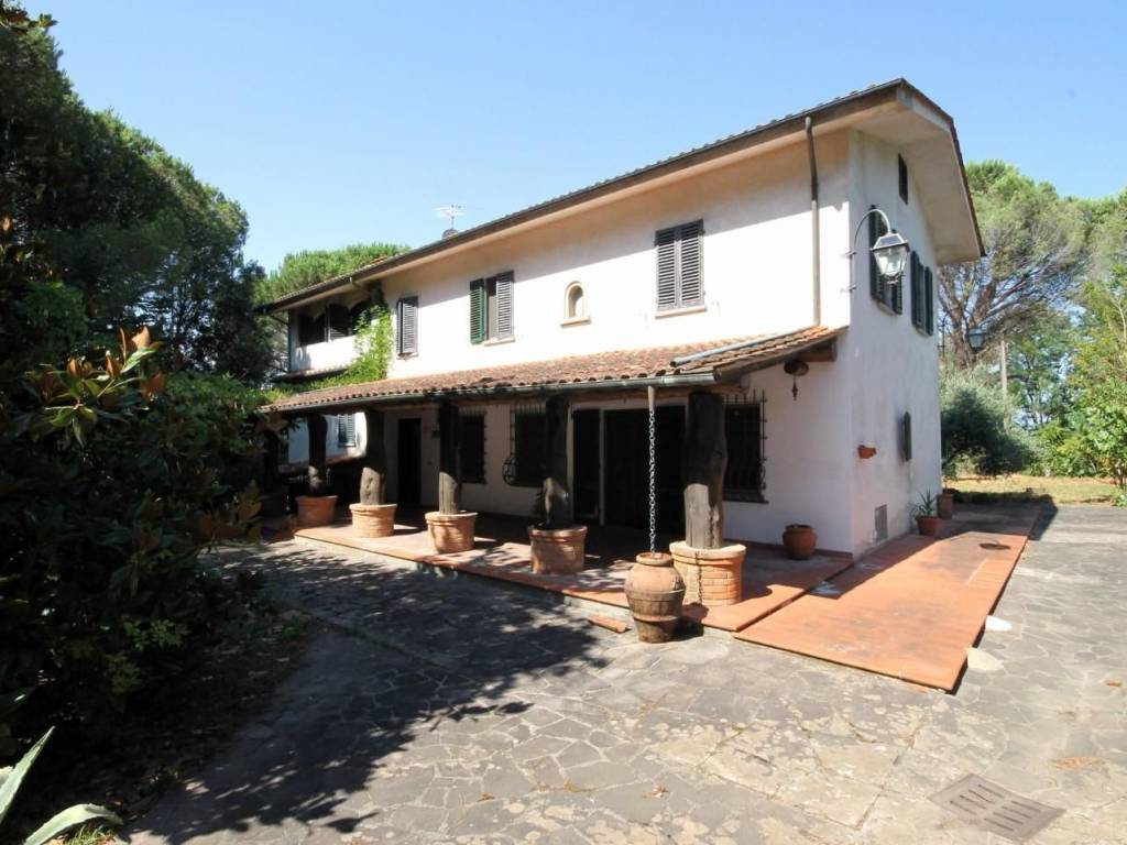 casa indipendente in vendita a Montecarlo