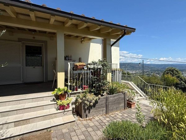 casa indipendente in vendita a Montecarlo