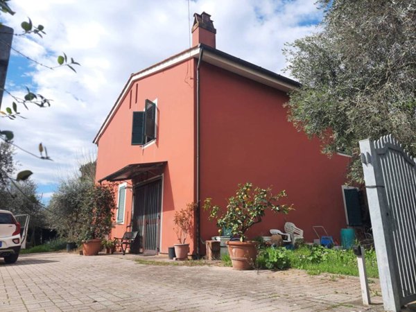 casa indipendente in vendita a Montecarlo