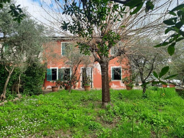 casa indipendente in vendita a Montecarlo